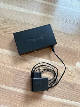 Predám 8-portový D-Link DGS-1100-08 manažovateľný switch