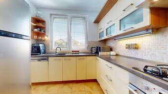 Kuchynska linka + vstavane spotrebice + chladnicka