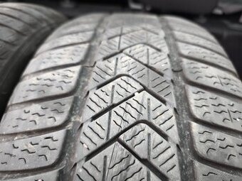 225/45 r18