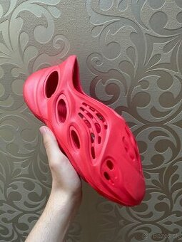 Yeezy foam runner red