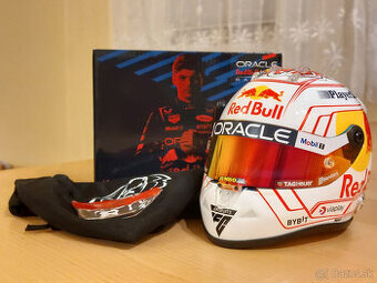 Max Verstappen 2023 Red Bull VC Japonsko F1 prilba 1:2