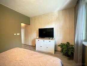 Nočné stolíky a komoda