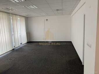 Prenájom obchodno-kancelárskeho priestoru s výkladom v centr