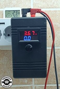 Adaptér nastaviteľný : 230 V - 3 - 15 V - 5 A