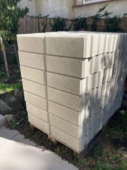 presbeton simple block bielošedá