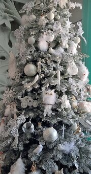 Vianočny stromček zasneženy