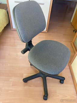 Predám kancelársku polohovateľnú stoličku - 1