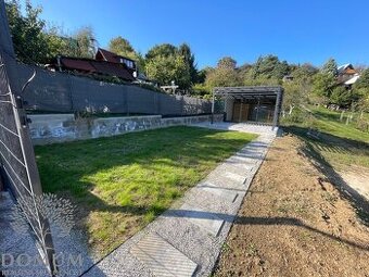 Výnimočná rekreačná chata s pozemkom 374m2 v Novom Meste n/V