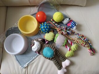 Sada / potreby pre psa + 4 nové hračky Osobný odber