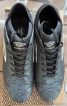 kopačky, halovky+chrániče na futbal za 15€