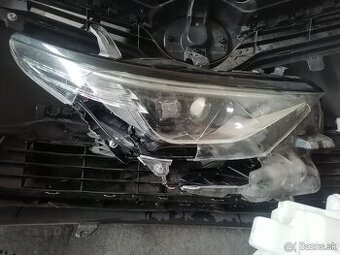 PP svetlo toyota auris 2017 LED FULL poškodene