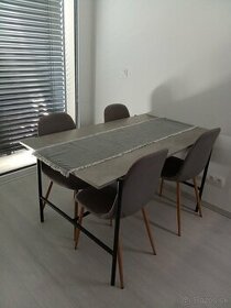 Stôl so stoličkami súprava