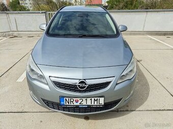 Opel Astra 2012 roku