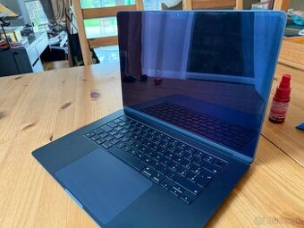 MacBook Air 15" M3 8C CPU 10C GPU 24GB 512GB Polmočna čiern