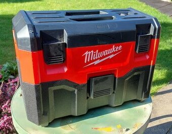akumulátorový vysávač Milwaukee