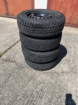 Zimné pneu + plechové disky r15