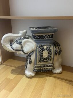 Porcelánový slon - stojan na kvet