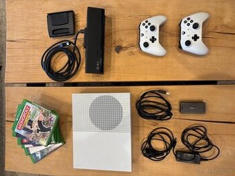 Xbox one S + dva ovládače + kinect kamera + hry