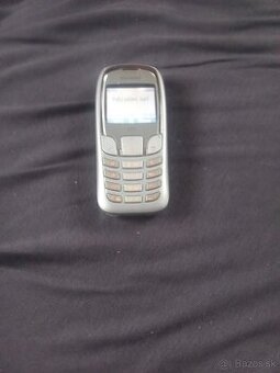 Predám túto zbierku mobilných telefónov