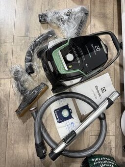 Podlahový vysávač Electrolux UltraOne EUOC9GREEN
