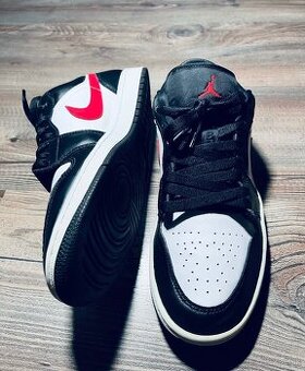 Air Jordan 1 low Siren Red