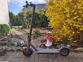 Mestská elektrická kolobežka 8.5“,350W,7.8Ah,30km/h,25km,12k