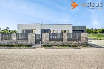 BOJNIČKY - moderný 4-izbový dom s veľkou garážou v obľúbenej - 1