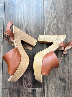 Sandále na platforme 37