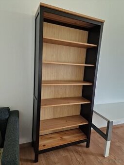 Knižnica HEMNES čierna