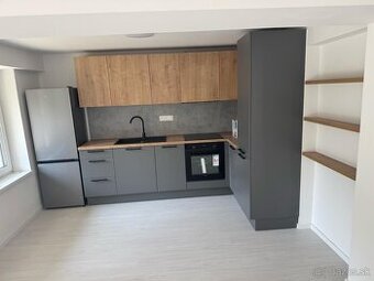 4-izbový byt s predzáhradkou