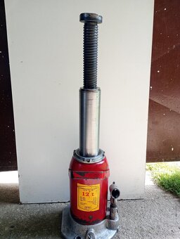 Hydraulicky Zdvihak pre nakladne a traktory