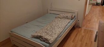 Posteľ s matracom