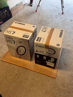 Yamaha HS7 štúdiové monitory na predaj + stojany.