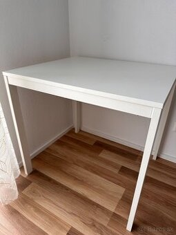 Pracovný alebo jedálenský stôl