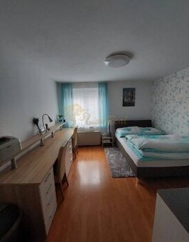 garzónka, Guothová, Kramáre