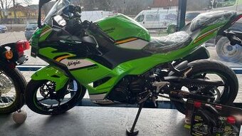 Kawasaki Ninja 500 SpecialEdition - nová