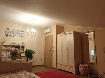 Dievčenská zostava Çilek Flora