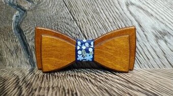 Pánsky drevený motýlik GENTLEMAN