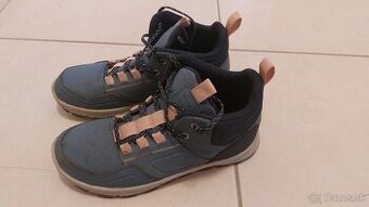 Predam turisticke topanky v.37