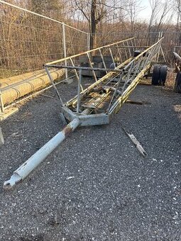 Krmny voz na baliky sena