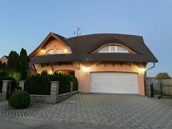 6 izbový rodinný dom s jedinečnou architektúrou,pozemok 1061