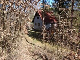 Murovaná chata s pozemkom - VN Ružín