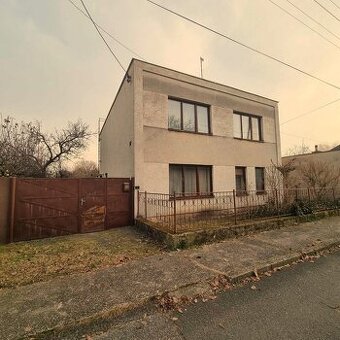 Starší rodinný dom na predaj - Malacky.