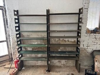 Kovove regale 200X100x25- 10x stojky+regale 34 kusov