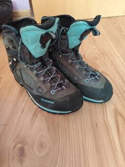 Dámske turistické topánky Mammut