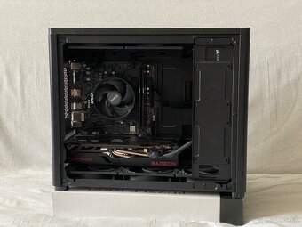 Herny Pocitac r5 5600 rx 6700xt