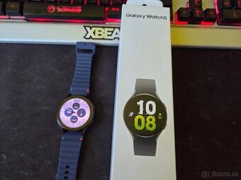 Samsung watch 5 44 lte čierne s dokupeným modrým remienkom č