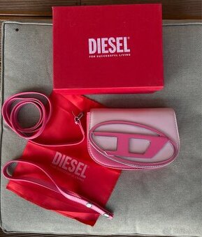 Rúžova Diesel Kabelka