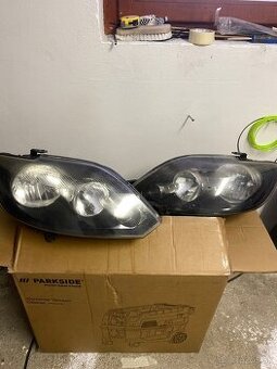REZERVOVANÉ predné svetlá – VW Golf Plus (5M) – komplet pár