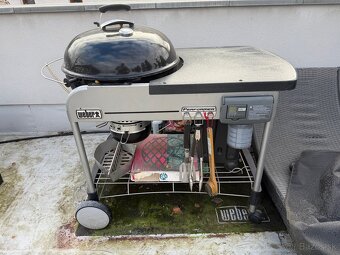Weber Performer Deluxe GBS – málo používaný, uhlie + plyn